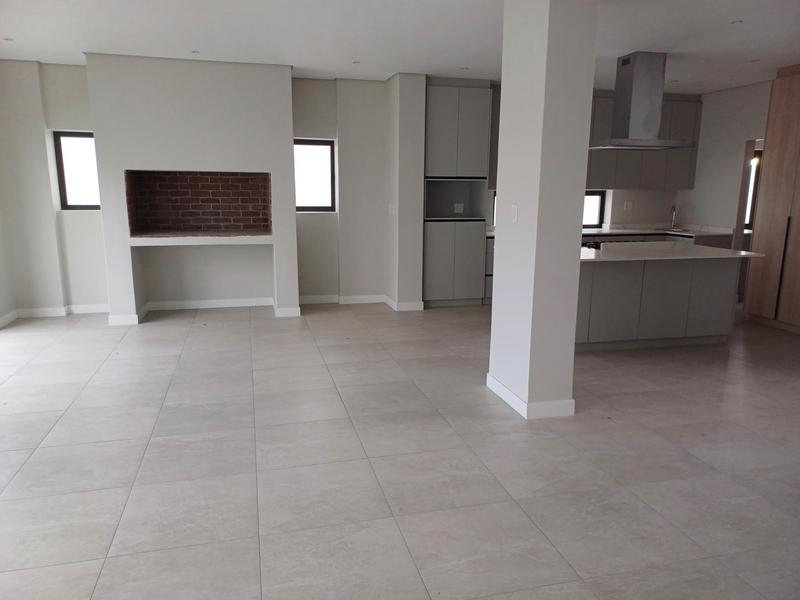 To Let 4 Bedroom Property for Rent in Somerset West Western Cape